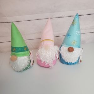 3 Gnomes Christmas plush head decoration